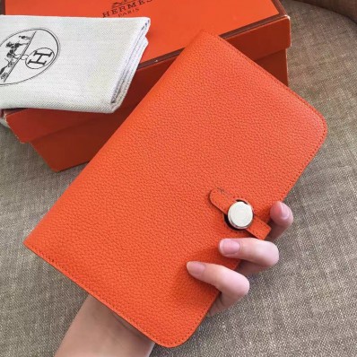 Replica AAAAA Hermes Dogon Duo Wallet In Orange Clemence Leather HD566Xr29