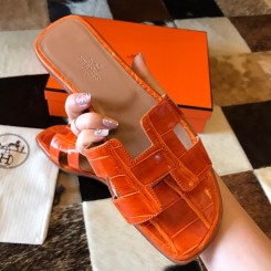 Fake Hermes Oran Slide Sandals In Orange Shiny Niloticus Crocodile Skin HD1741DV93