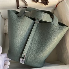 Fake Hermes Picotin Lock 22 Handmade Bag in Vert Amande Clemence Leather HD1884tp14