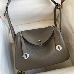 Hermes Lindy 26 Handmade Bag In Etain Clemence Leather HD1387mV18